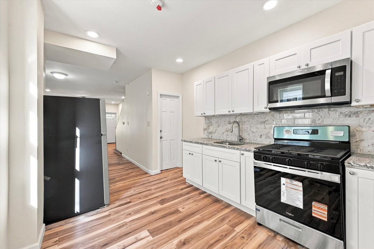 881 N 51st St - Photo 4 of 10
