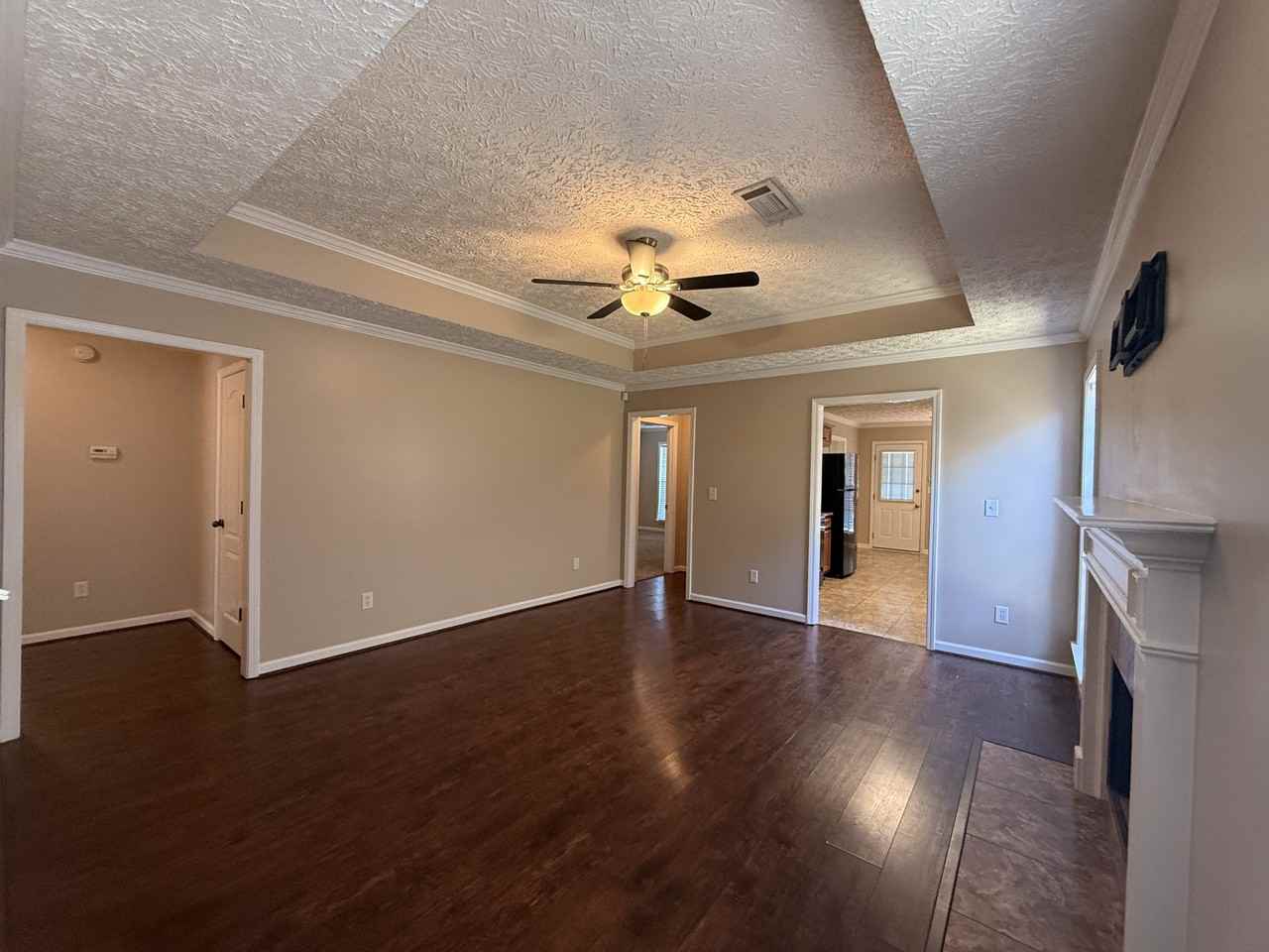 8913 Laney Ln - Photo 3 of 12