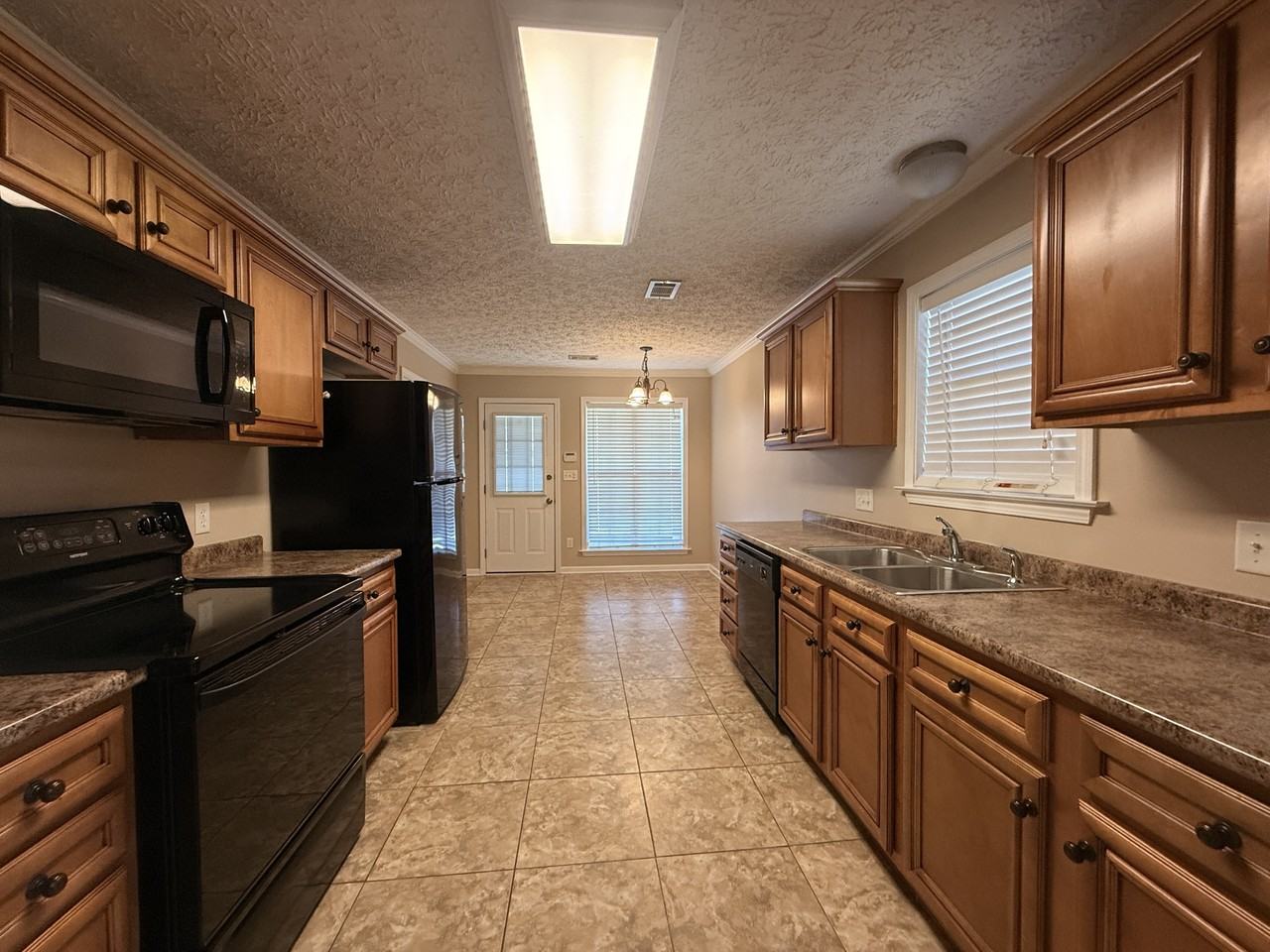 8913 Laney Ln - Photo 5 of 12