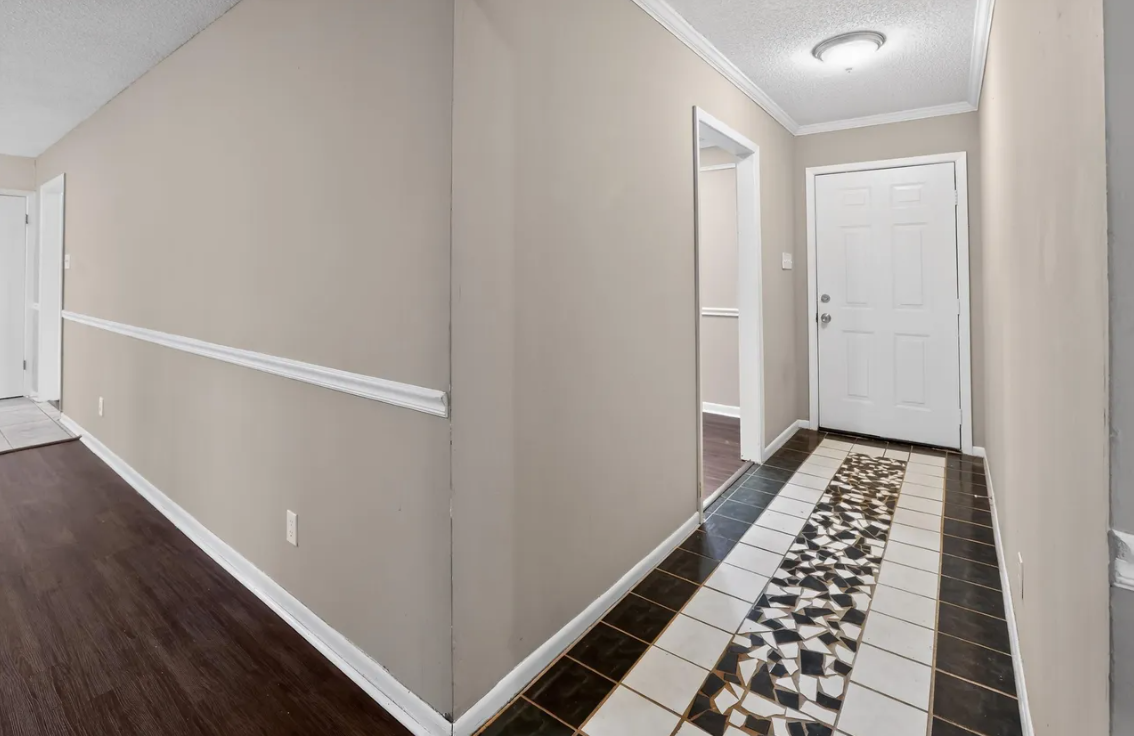 4068 Bonfield Dr - Photo 3 of 14
