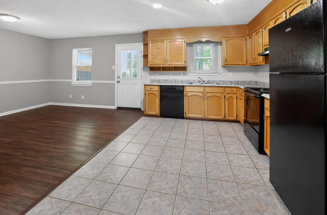 4068 Bonfield Dr - Photo 4 of 14