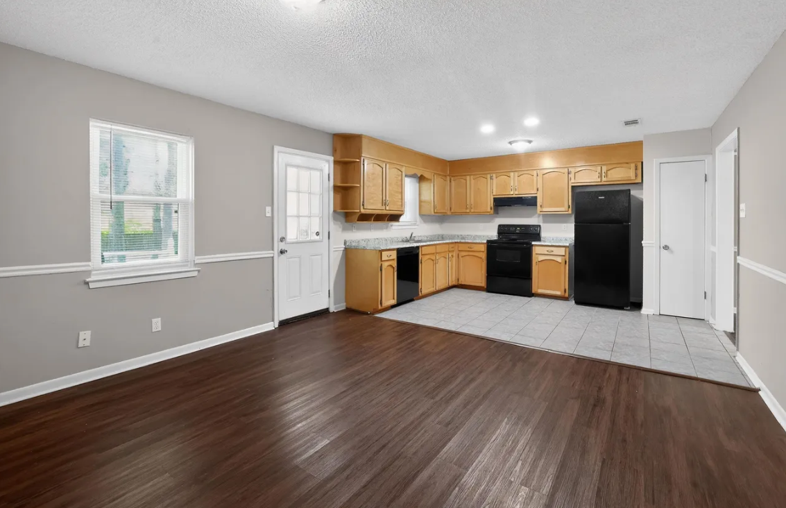 4068 Bonfield Dr - Photo 6 of 14