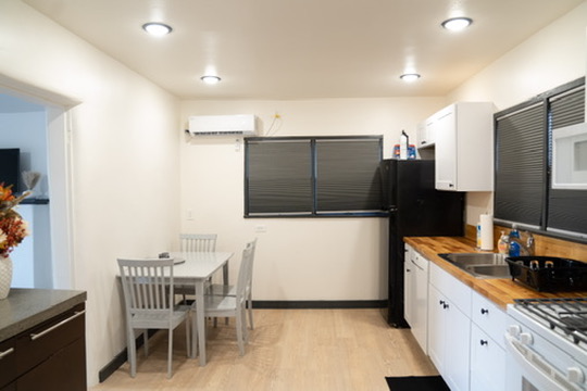 217 W 4th St - Photo 4 of 8