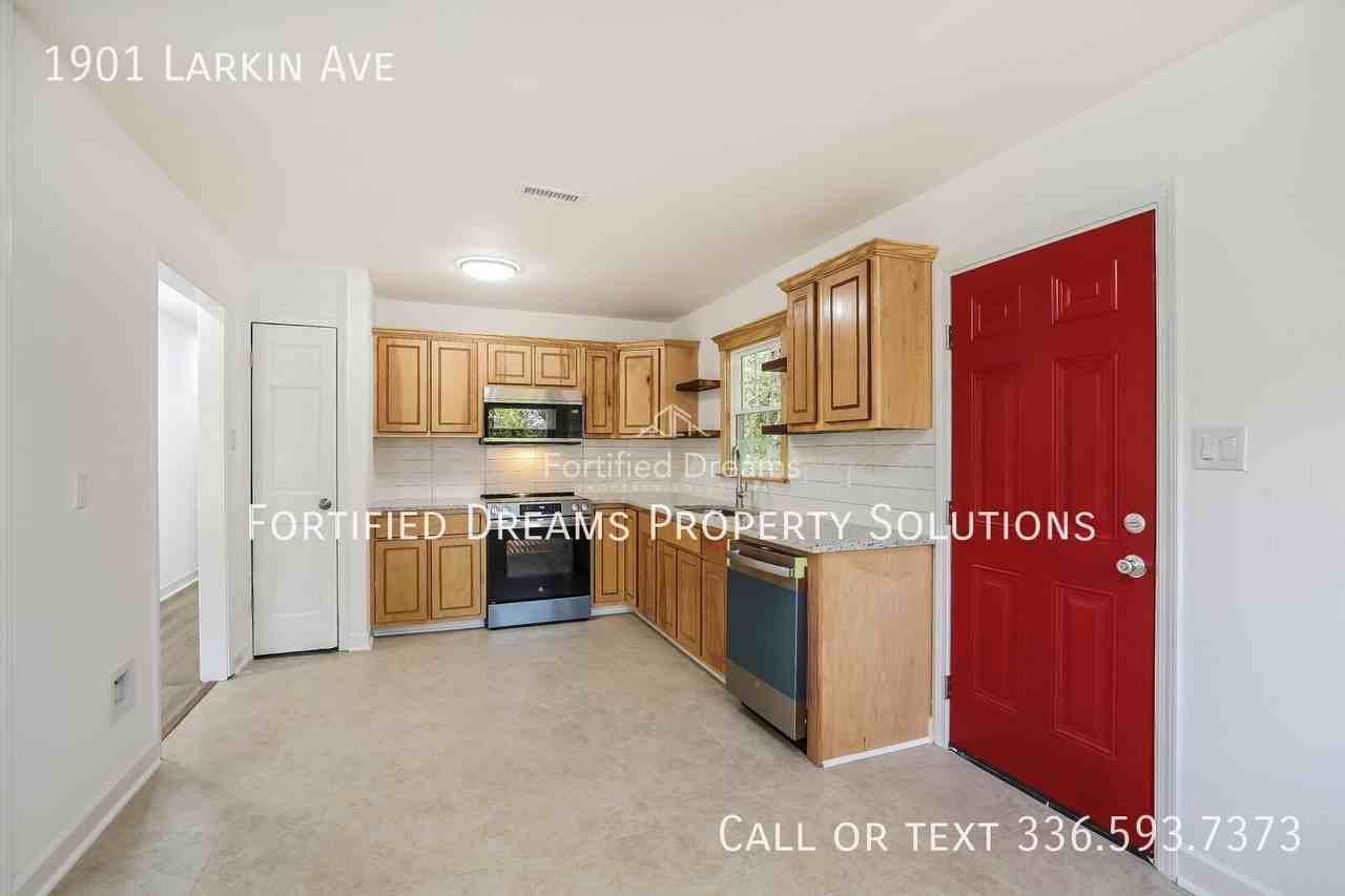 1901 Larkin St - Photo 3 of 11