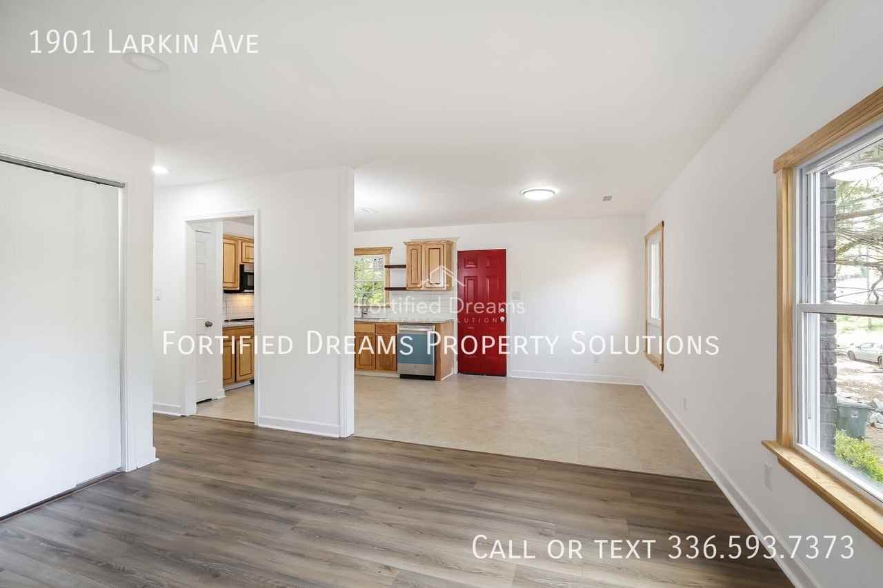 1901 Larkin St - Photo 5 of 11