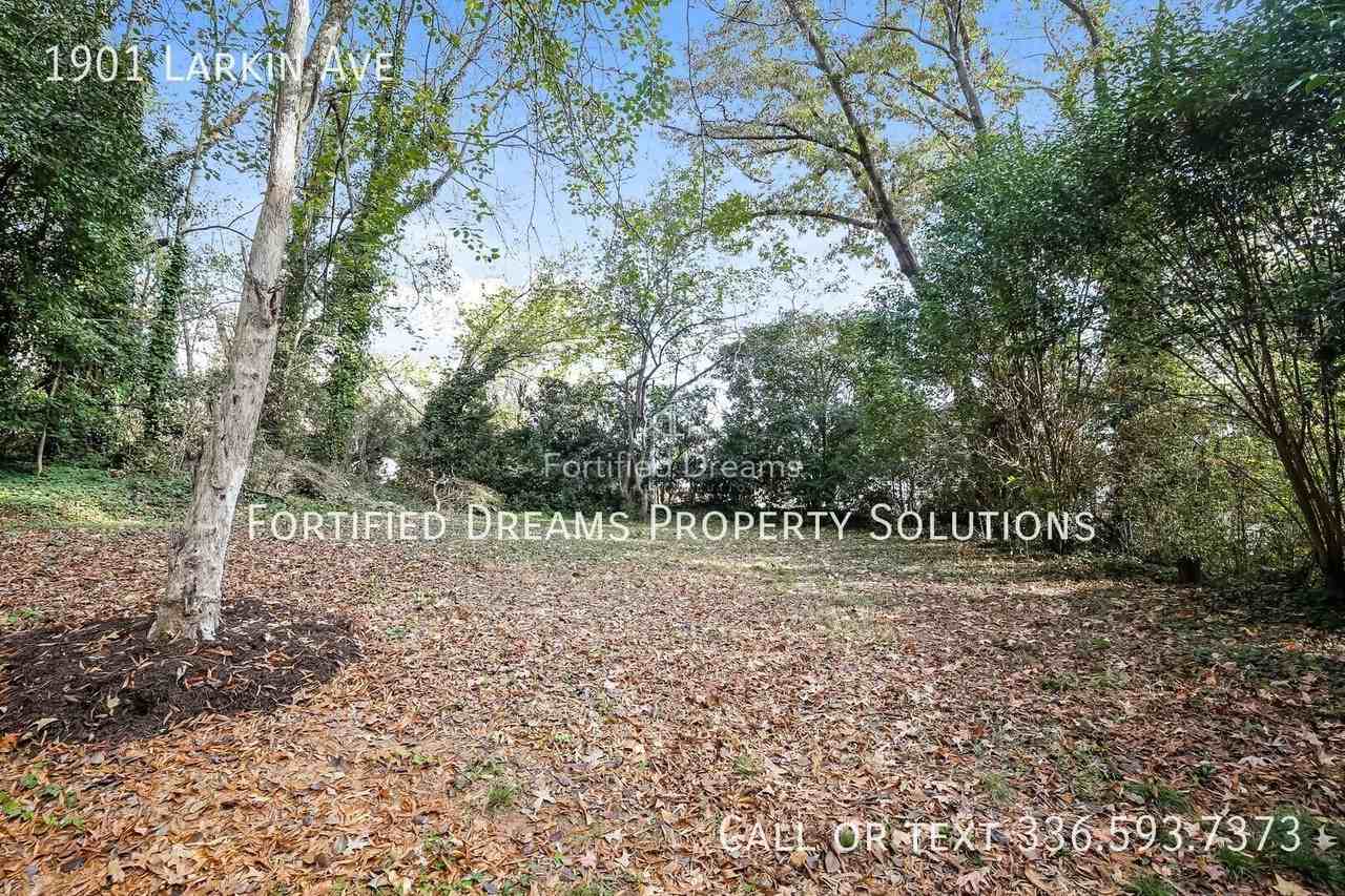 1901 Larkin St - Photo 7 of 11