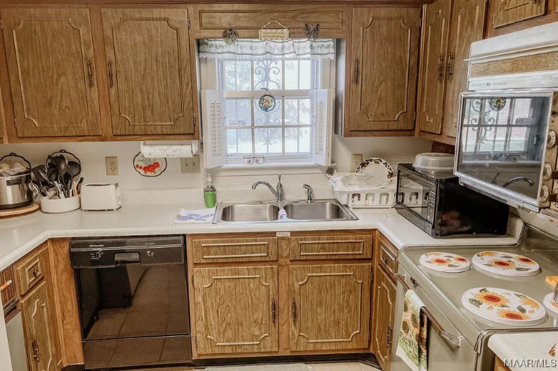 3522 Carter Hill Rd - Photo 5 of 13