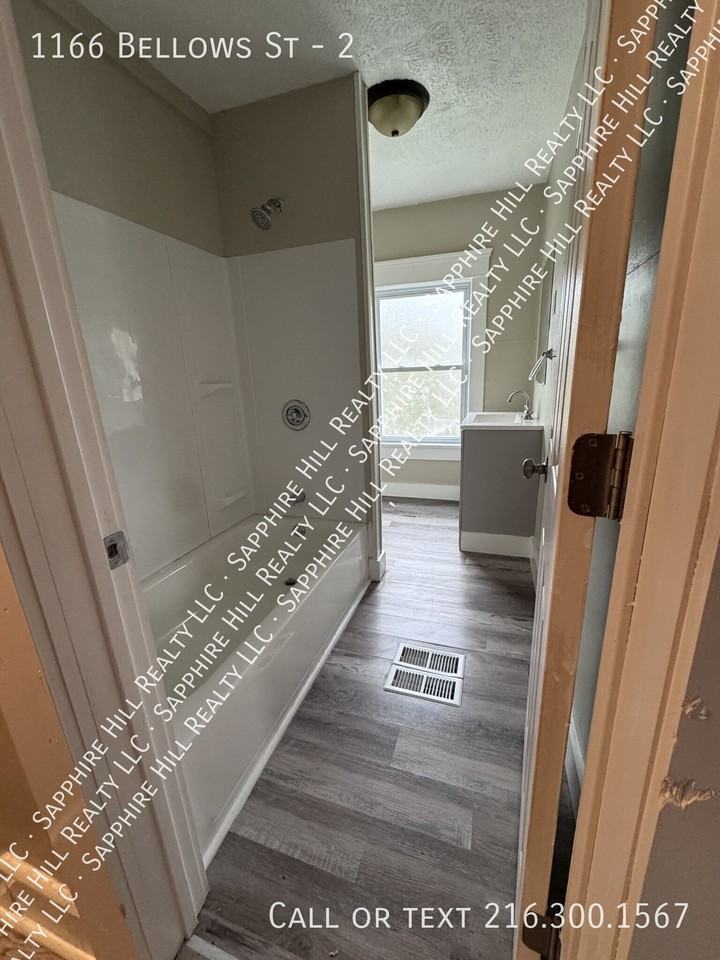 1166 Bellows St #2 - Photo 4 of 8