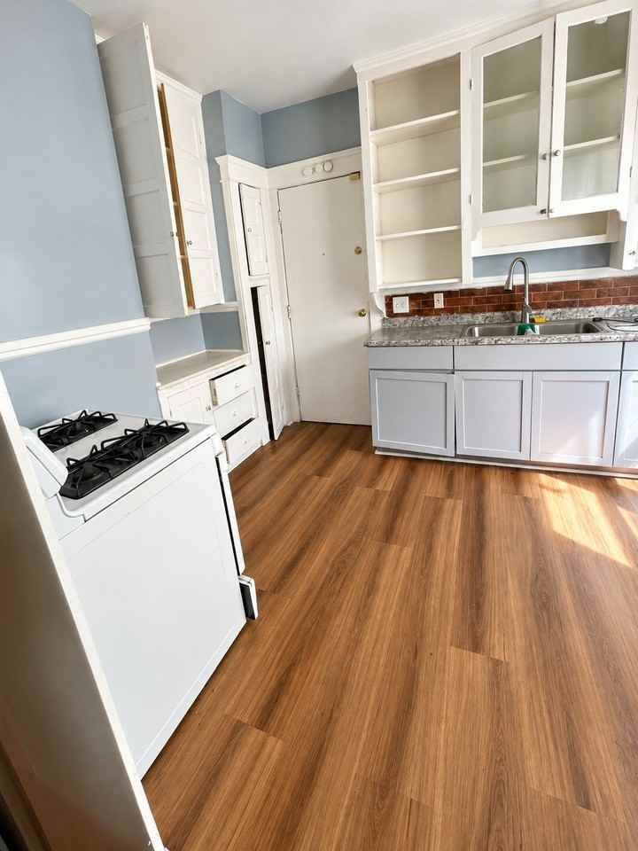 1123 Parkwood Dr #1 - Photo 2 of 6