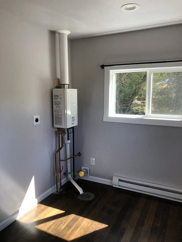 1103 Spring St - Photo 5 of 14