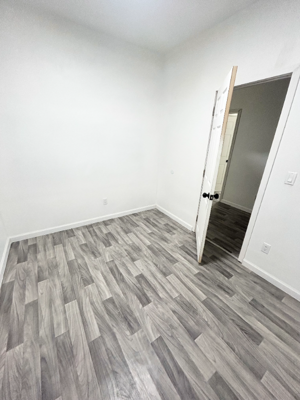 G3447 Barth St #B - Photo 3 of 5