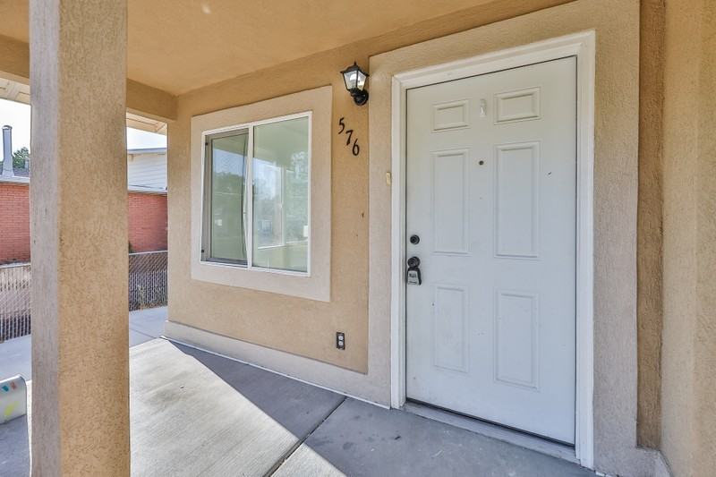 576 8th St - Photo 2 of 50