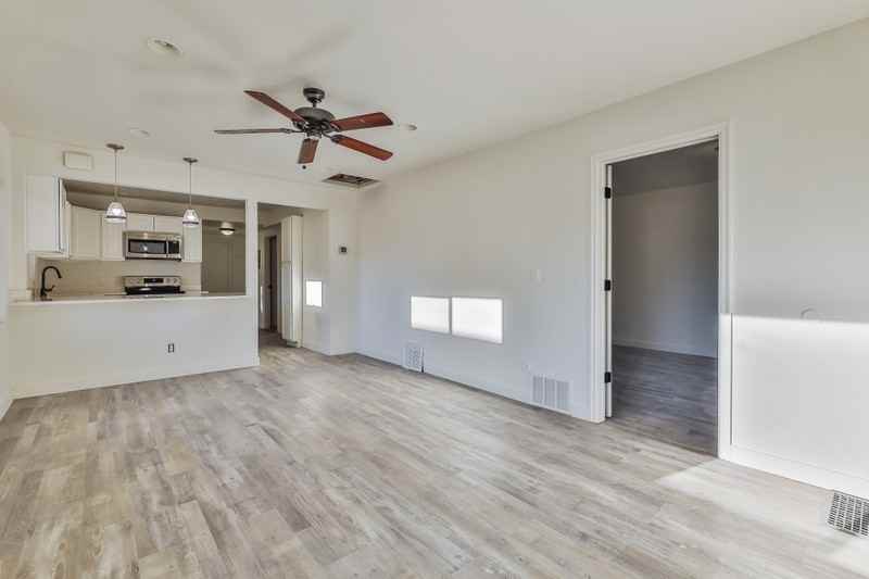 576 8th St - Photo 4 of 50