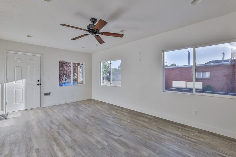 576 8th St - Photo 6 of 50
