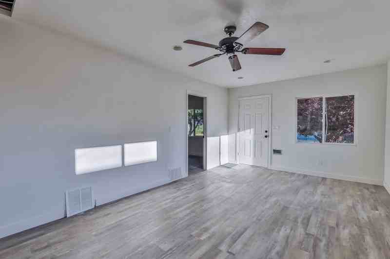 576 8th St - Photo 7 of 50