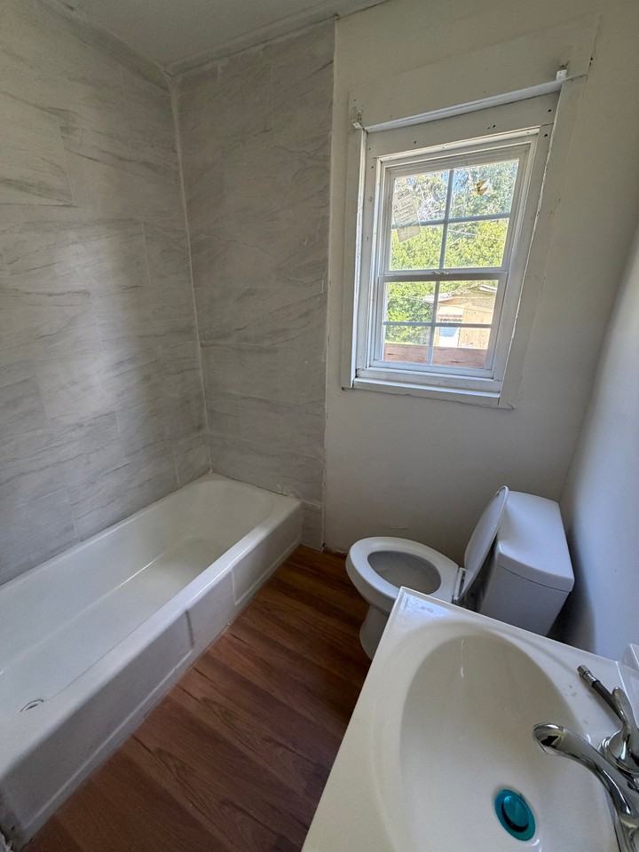 905 3rd St #6 - Photo 5 of 9