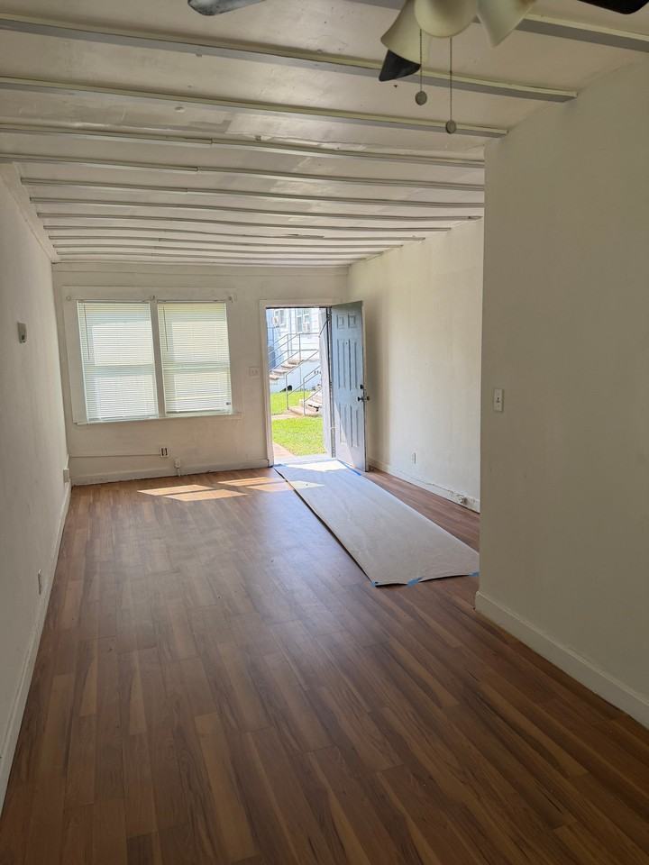 905 3rd St #6 - Photo 6 of 9