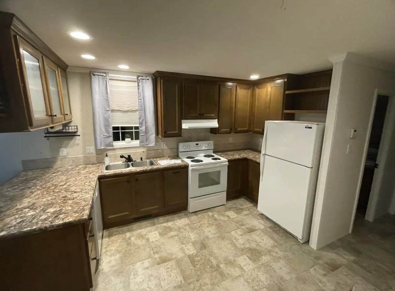 1190 Grange Rd - Photo 2 of 12