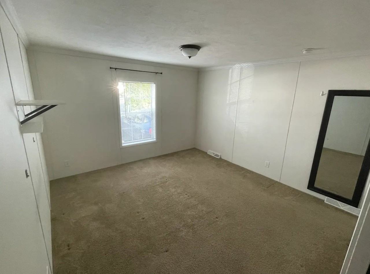 1190 Grange Rd - Photo 6 of 12