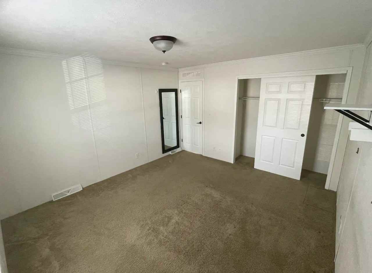 1190 Grange Rd - Photo 7 of 12
