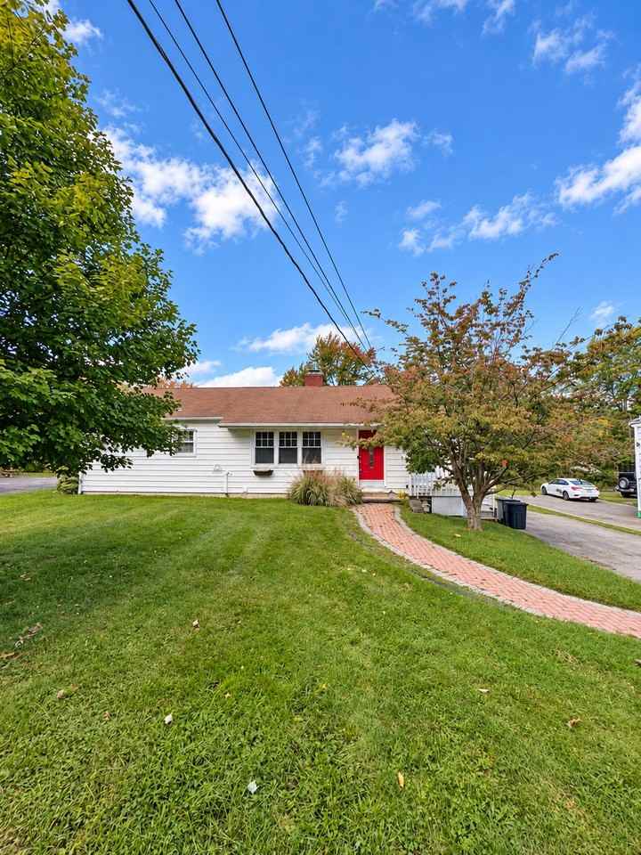 22 Quaker Hill Rd - Photo 2 of 32