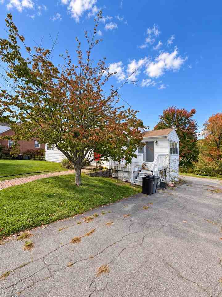 22 Quaker Hill Rd - Photo 3 of 32