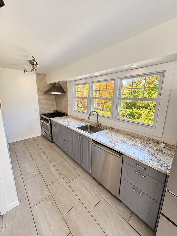 22 Quaker Hill Rd - Photo 6 of 32