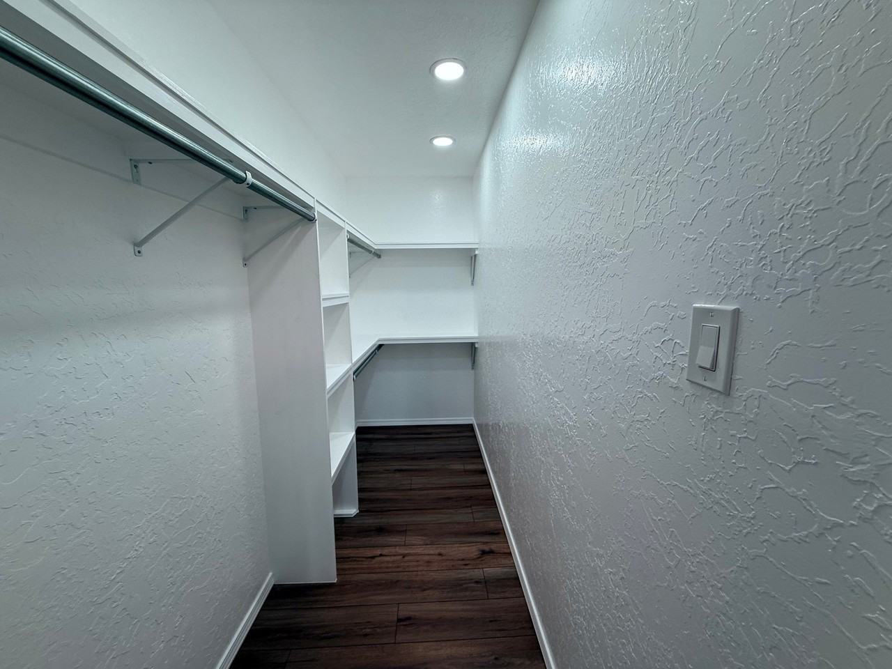 215 Dolores Dr Sw - Photo 4 of 18