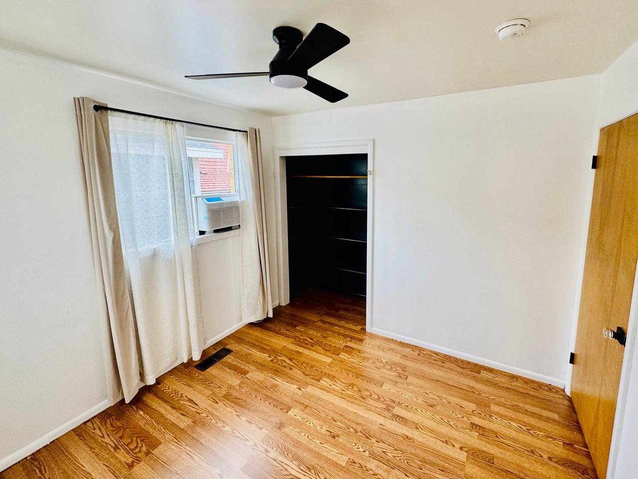 828 E 4th Ave - Photo 7 of 24