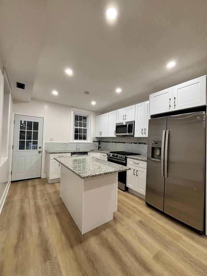5520 Greenway Ave - Photo 5 of 20