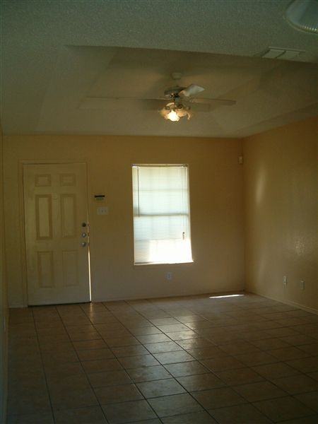 1201 W Carmen Ave - Photo 3 of 7