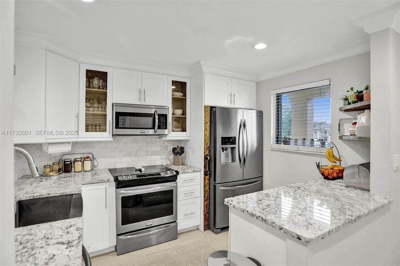 9395 Boca Cove Cir #1208 - Photo 2 of 5