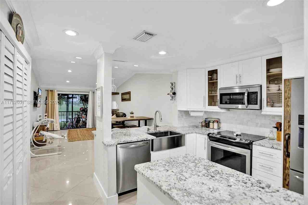 9395 Boca Cove Cir #1208 - Photo 3 of 5