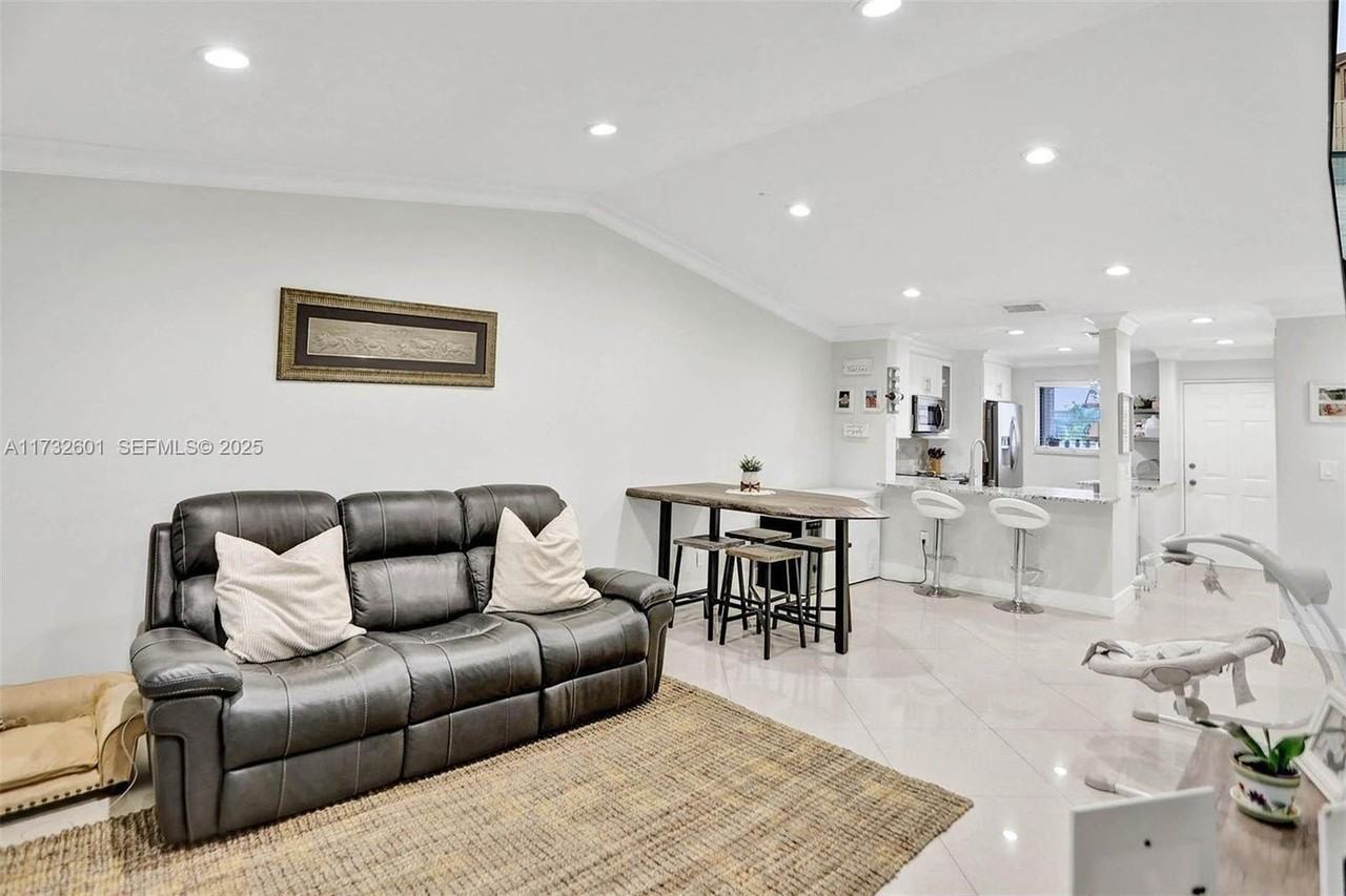 9395 Boca Cove Cir #1208 - Photo 5 of 5