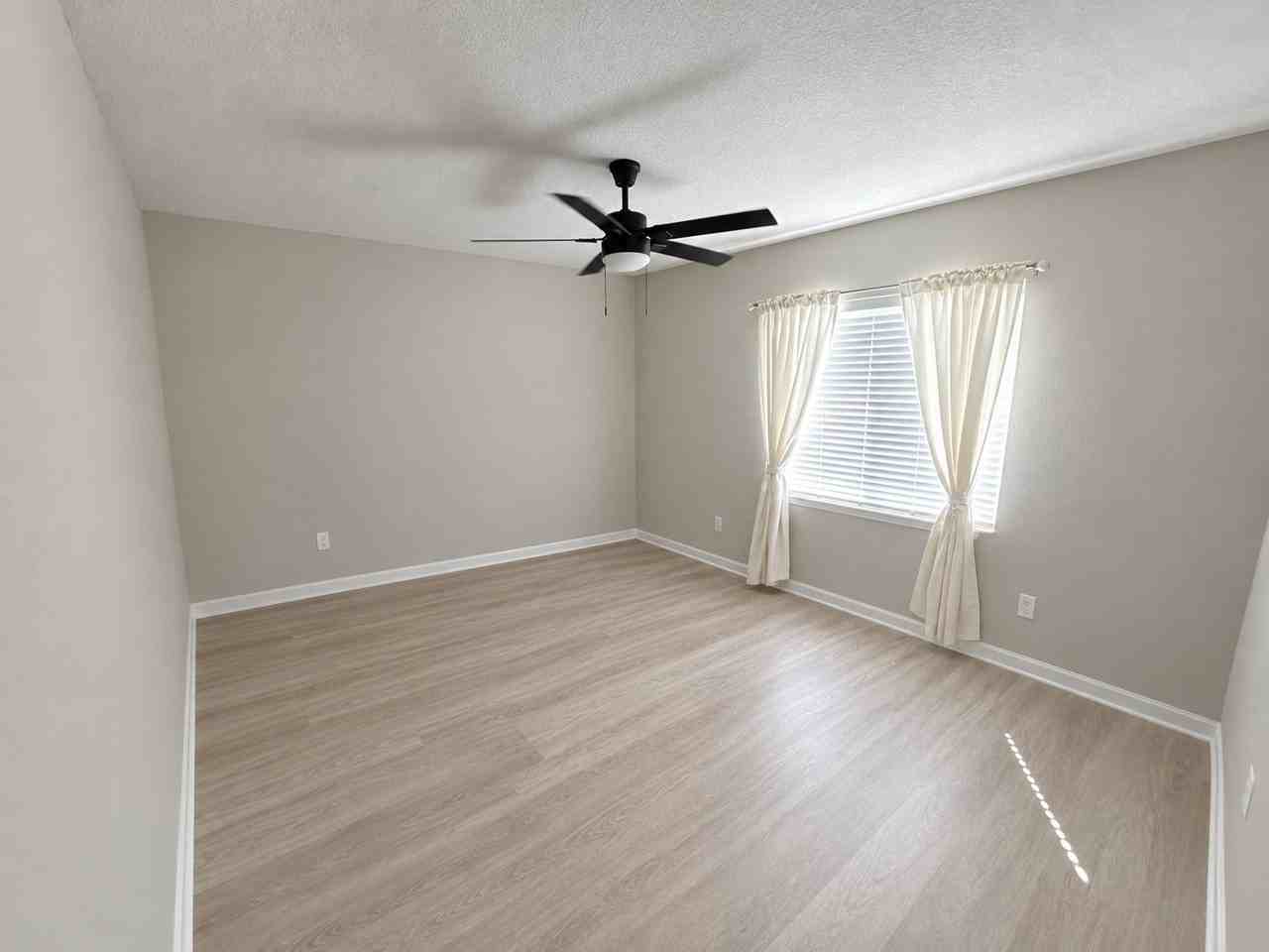 12175 Phoenix Ave - Photo 2 of 13