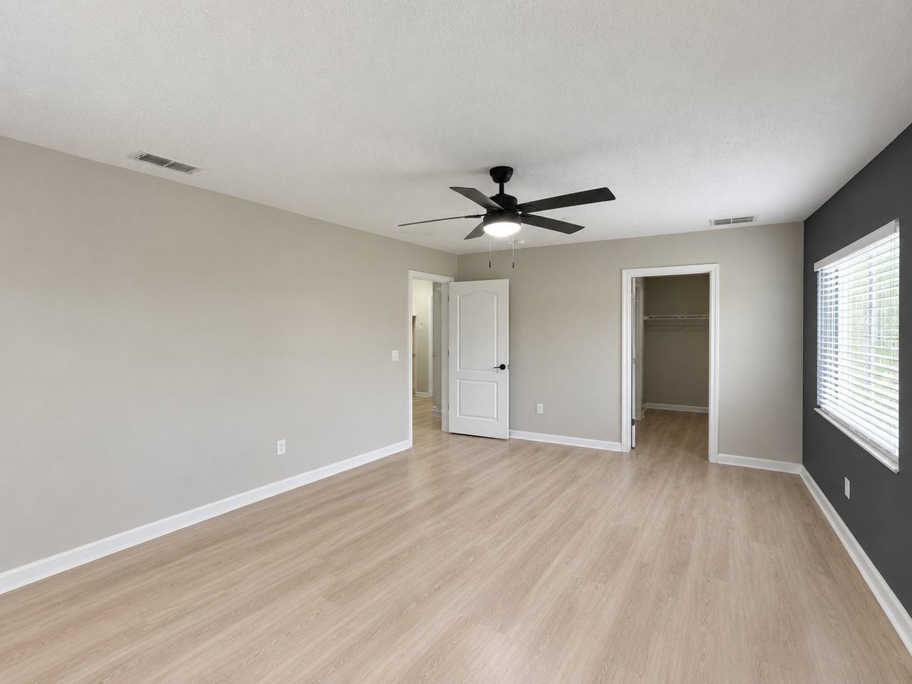12175 Phoenix Ave - Photo 4 of 13