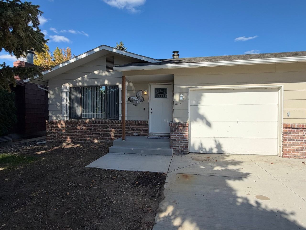 1103 Yellowstone Ave - Photo 2 of 17