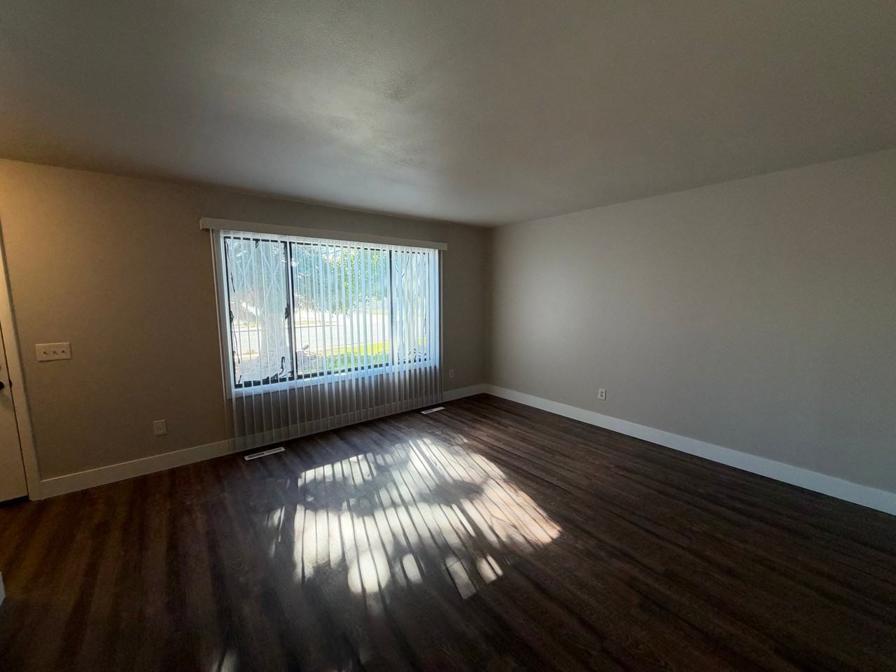 1103 Yellowstone Ave - Photo 3 of 17