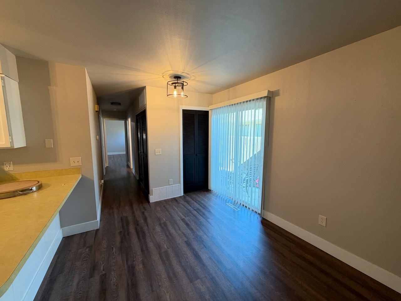 1103 Yellowstone Ave - Photo 5 of 17