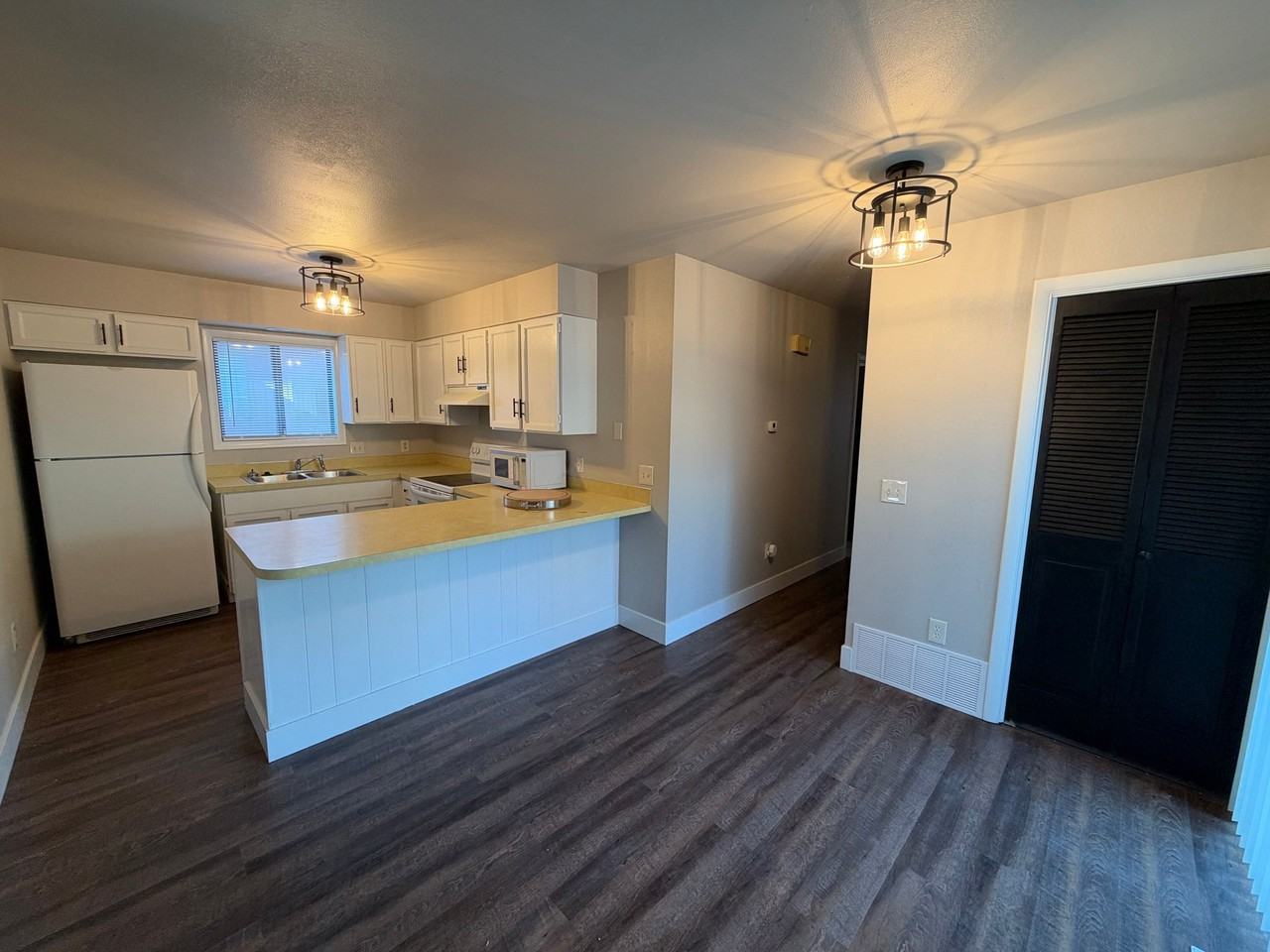 1103 Yellowstone Ave - Photo 6 of 17