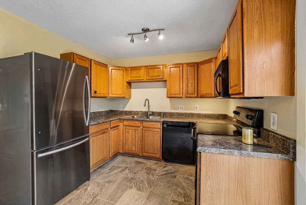 327 Heather Ct - Photo 3 of 12