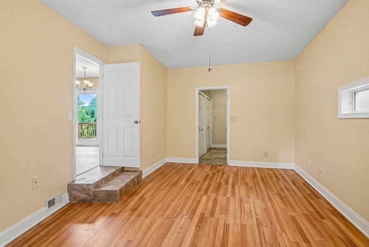 327 Heather Ct - Photo 5 of 12