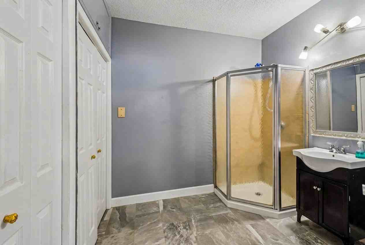 327 Heather Ct - Photo 6 of 12