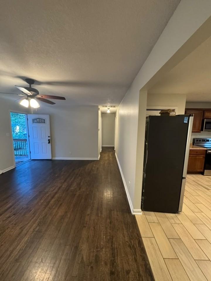 305 N Logan St - Photo 3 of 12