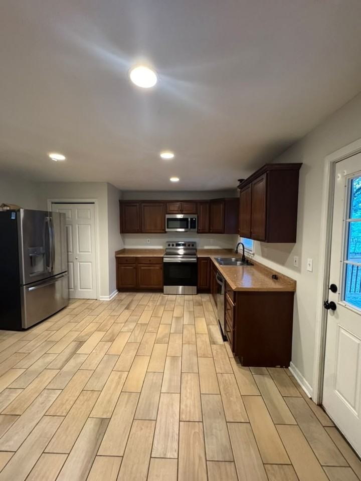 305 N Logan St - Photo 4 of 12