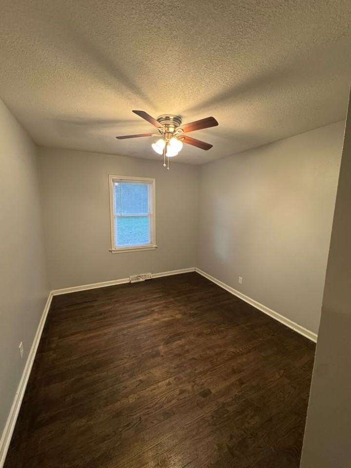 305 N Logan St - Photo 7 of 12