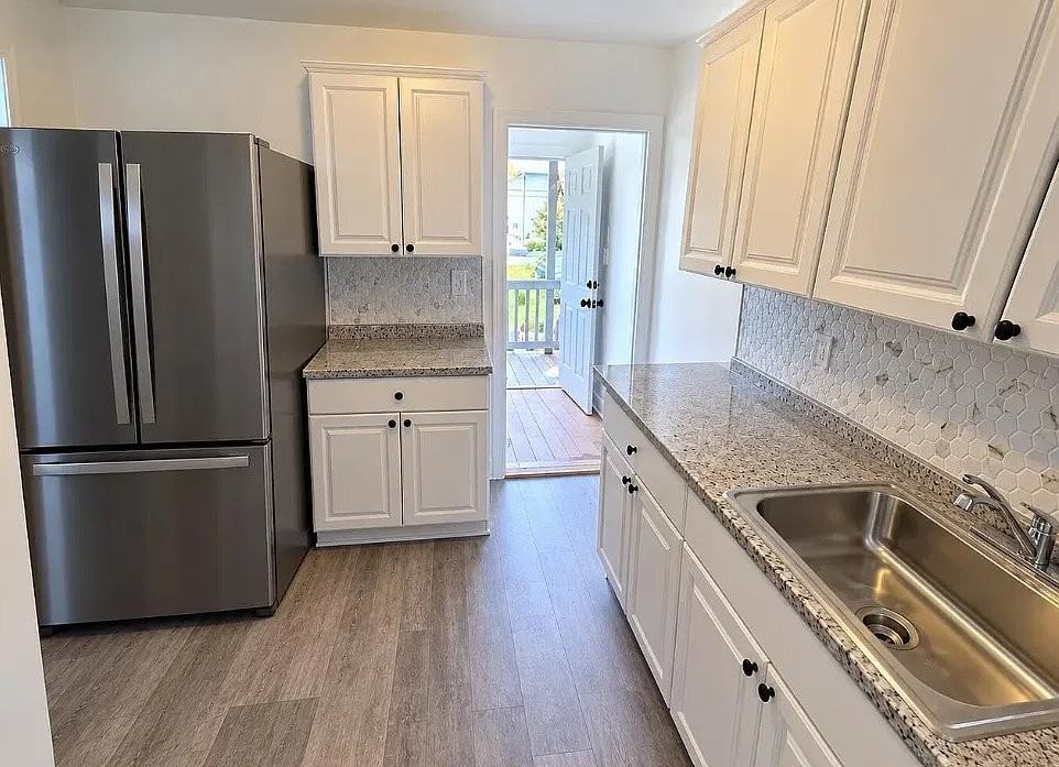 208 De Witt Ave #1 - Photo 2 of 7
