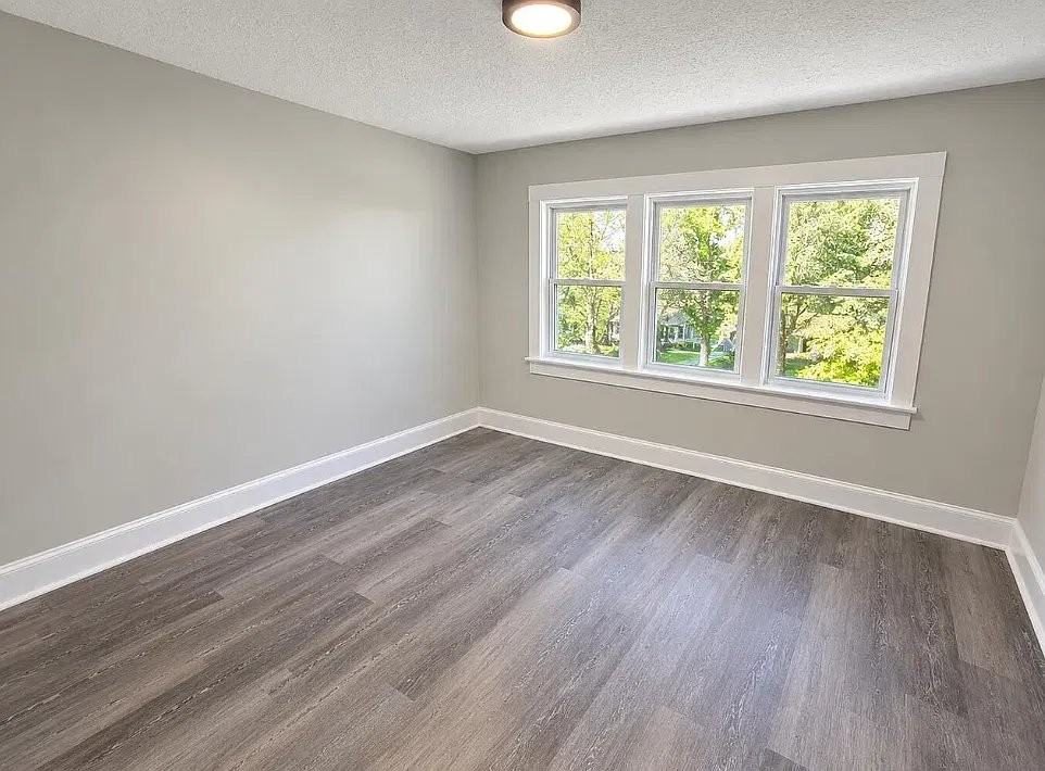 208 De Witt Ave #1 - Photo 4 of 7
