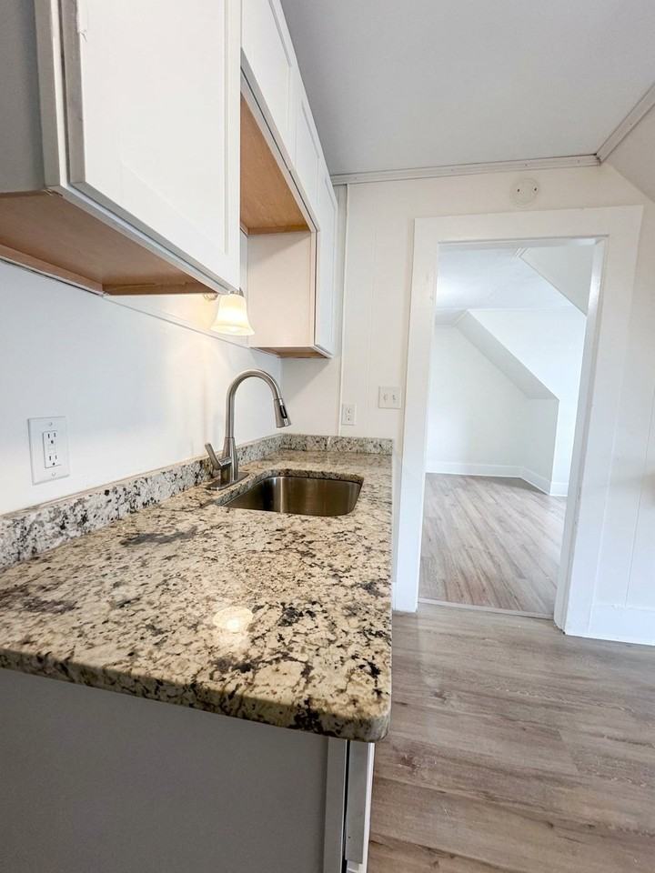 349 Turner St - Photo 4 of 19