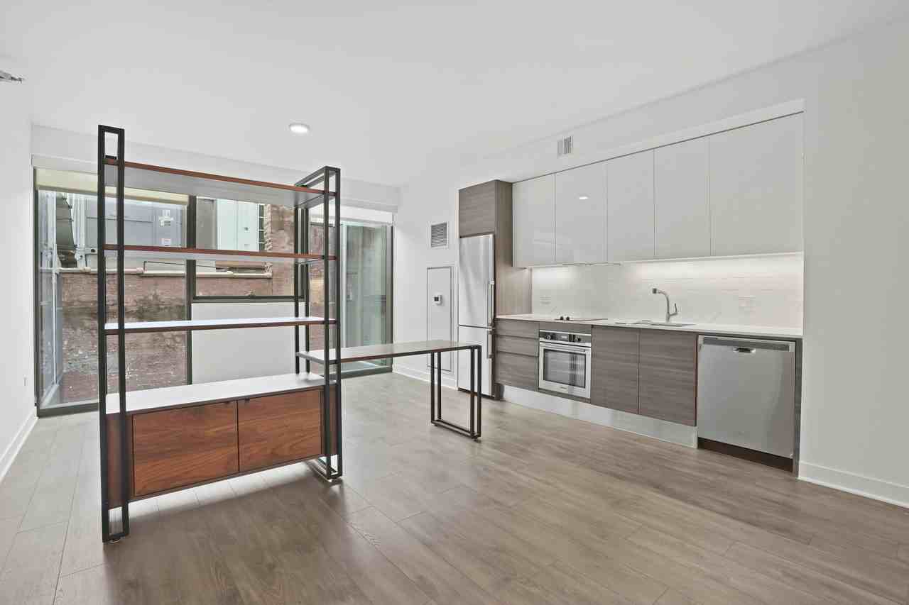 234 W Hubbard St #1 - Photo 2 of 7